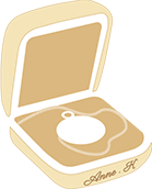 coffret à bijoux avec médaille et chaine dedans