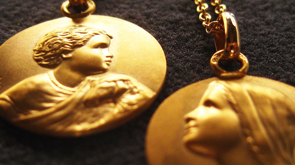 Guide Pour Bien Choisir sa Médaille de Baptême