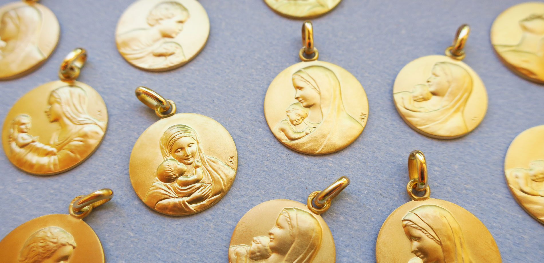 Médaille de baptême Enfant Jésus - Or jaune - Arthus Bertrand