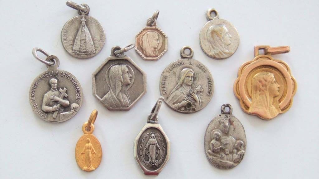 médailles religieuses anciennes