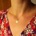 Miniature médaille de baptême vierge du sourire en or 12 mm