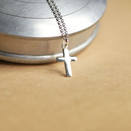 croix en or gris 16 mm