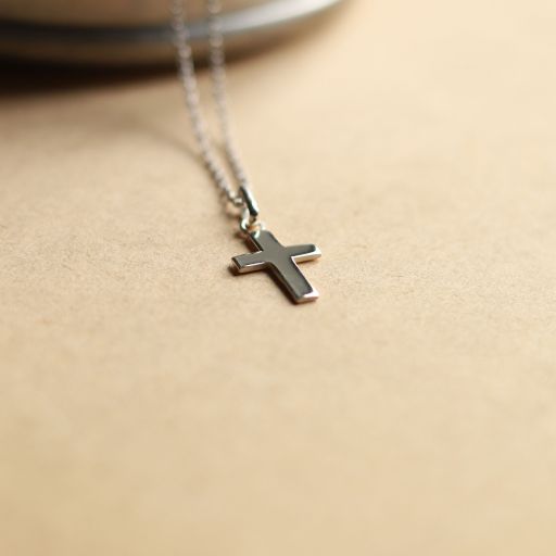 croix en or gris 16 mm à plat