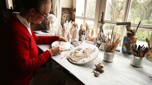 Dans l'atelier de l'artiste médailleur Anne Kirkpatrick