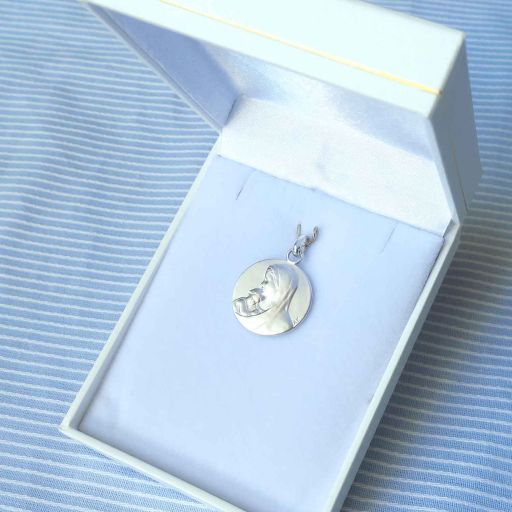 Médaille de baptême en or blanc