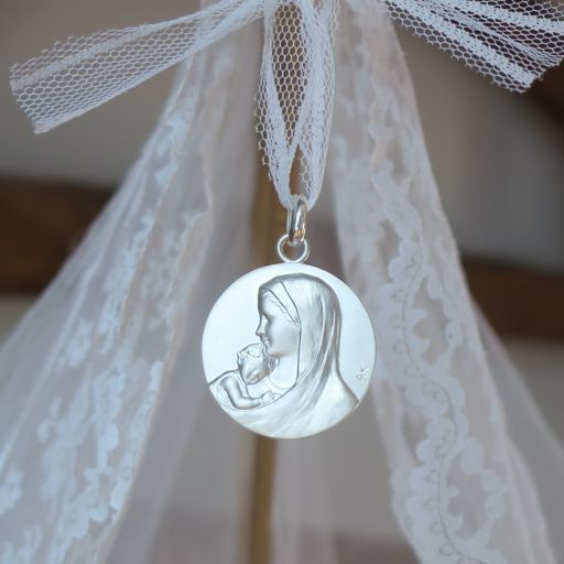 Médaille de berceau en argent, vermeil et or